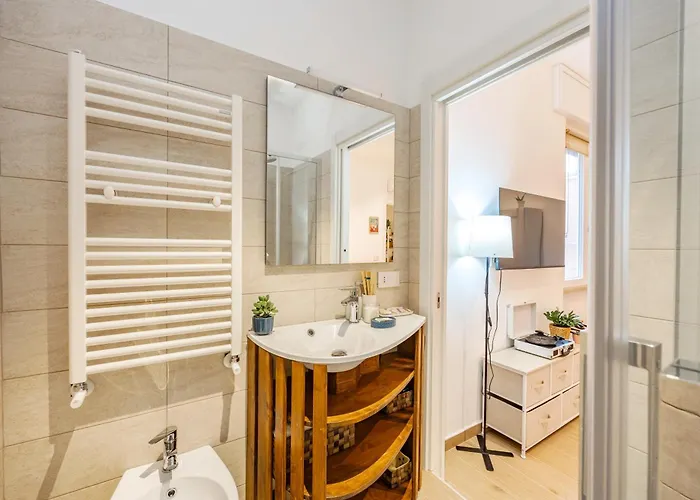 Luminosa Con Bagno Privato Interno - Vicina Metro Alloggio in famiglia