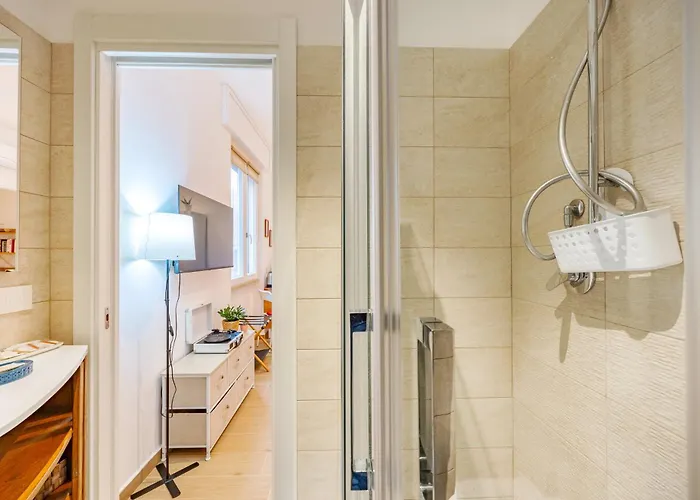 Luminosa Con Bagno Privato Interno - Vicina Metro Alloggio in famiglia *